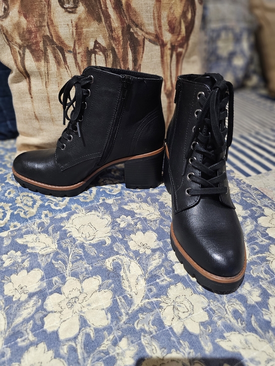 Naturalizer Shoes - Naturalizer Black Lace-Up Heeled Ankle Boots with Tan Trim, NWOT